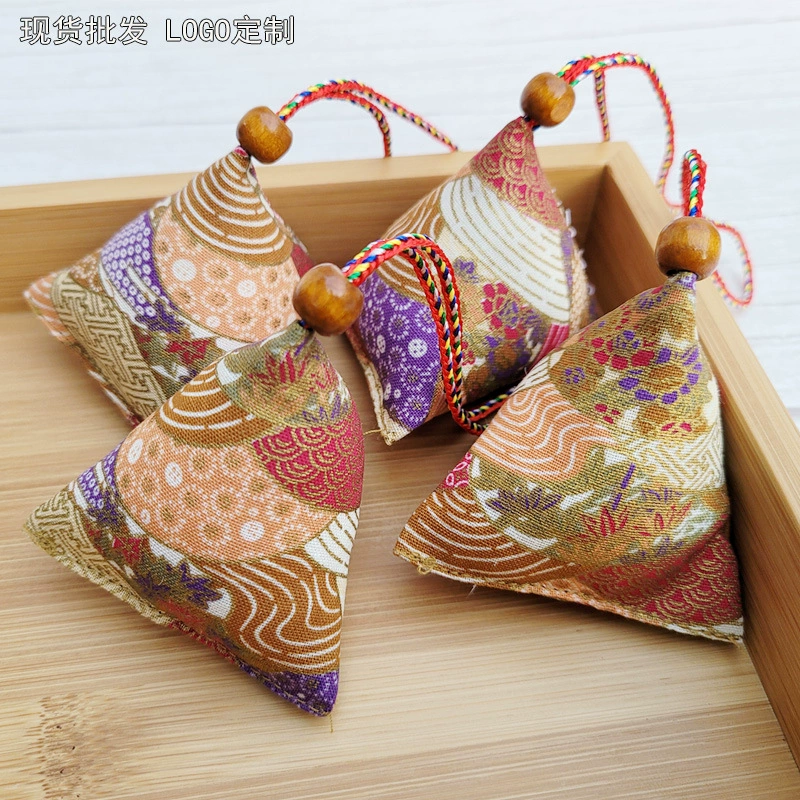 Huidi Мэн Треугольник Коричневый Саше Разноцветная веревка Полынь Лист Маленькие украшения Zongzi Маленький подарок Детская ручная кладь Кулон