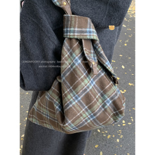 College Style Tote Bag Large Capacity Underarm Bag for Female Students 2024 New Woolen Plaid Tote Bag Shoulder Bag
