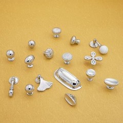 イタリアフレンチシンプルスタイルクロームブライトシルバーハンドルキャビネットドアワードローブキャビネット引き出しミニマリストキャビネット単穴小さなハンドル