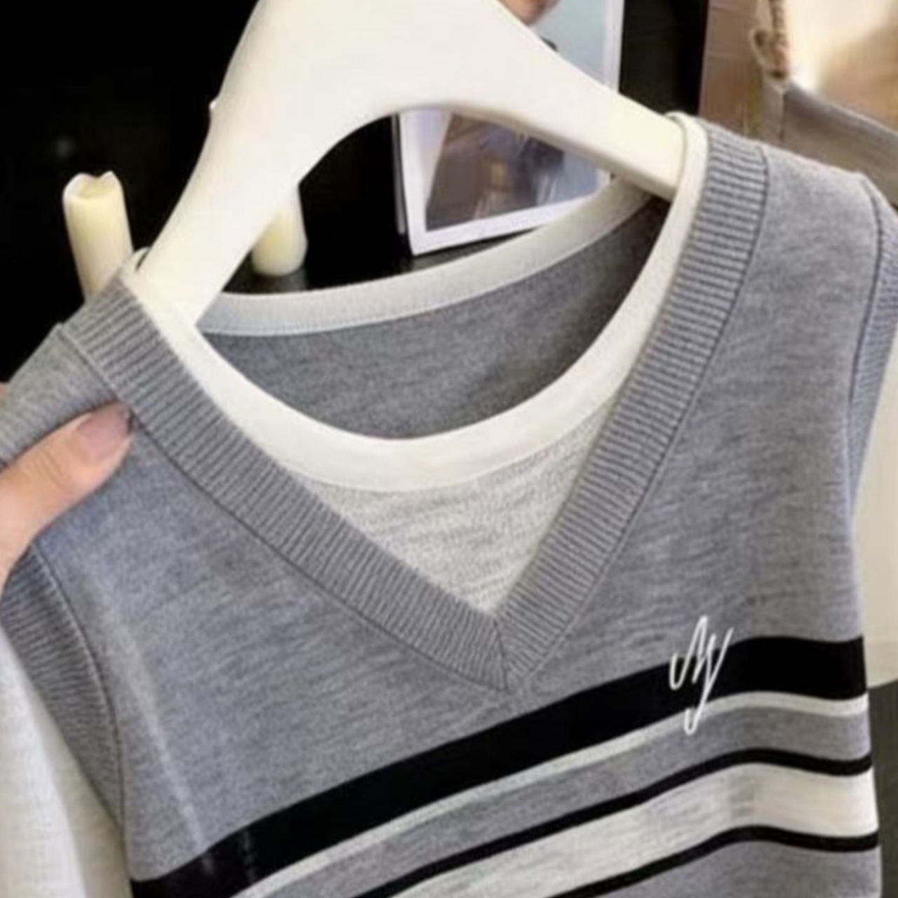 Áo thun nữ cổ tròn phối hai lớp sọc kẻ tay ngắn chất liệu cotton mát — màu xám chi tiết 1