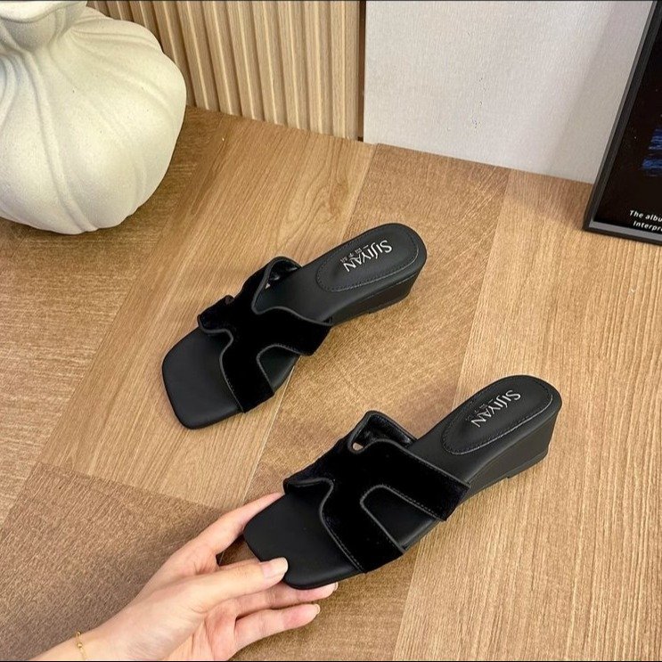 Women's Summer 2026 New Fashion High-end Flat Comfortable Sandals With Chunky Heels For Casual Beach Wear_vogvips.com