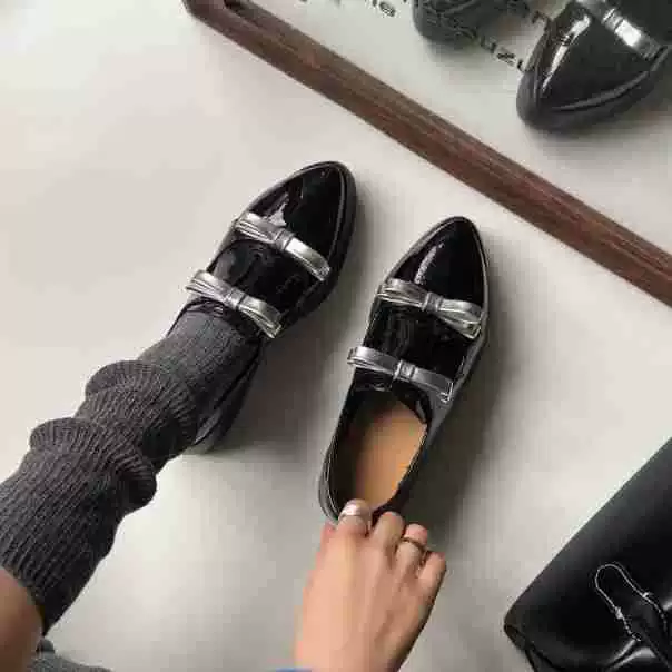 Французские 2025 нишевые круглые кожаные банты сетка красные толстые каблуки дикие кожаные туфли феи ветер одиночные туфли