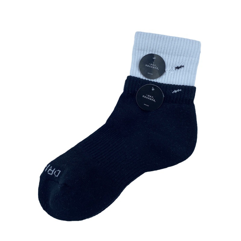 2023新品の偽の2つのつなぎ合わせのスポーツの靴下の中で筒の高い筒の男女の同項のマカロンカラーの厚いタオルの底