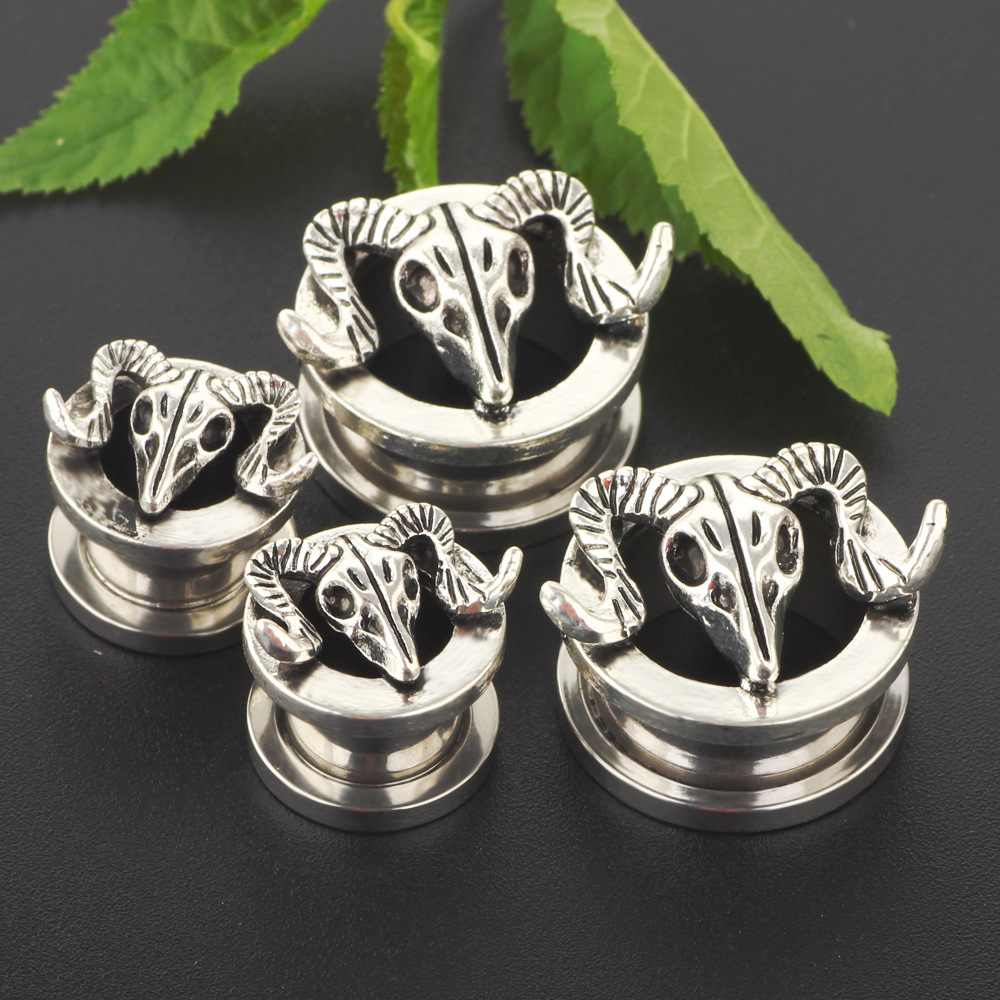Pointed titanium steel lip stud product view