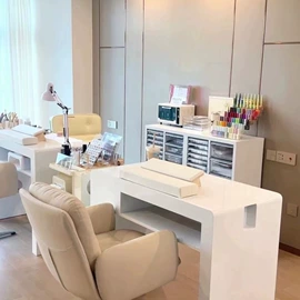 实木床;餐桌;餐椅