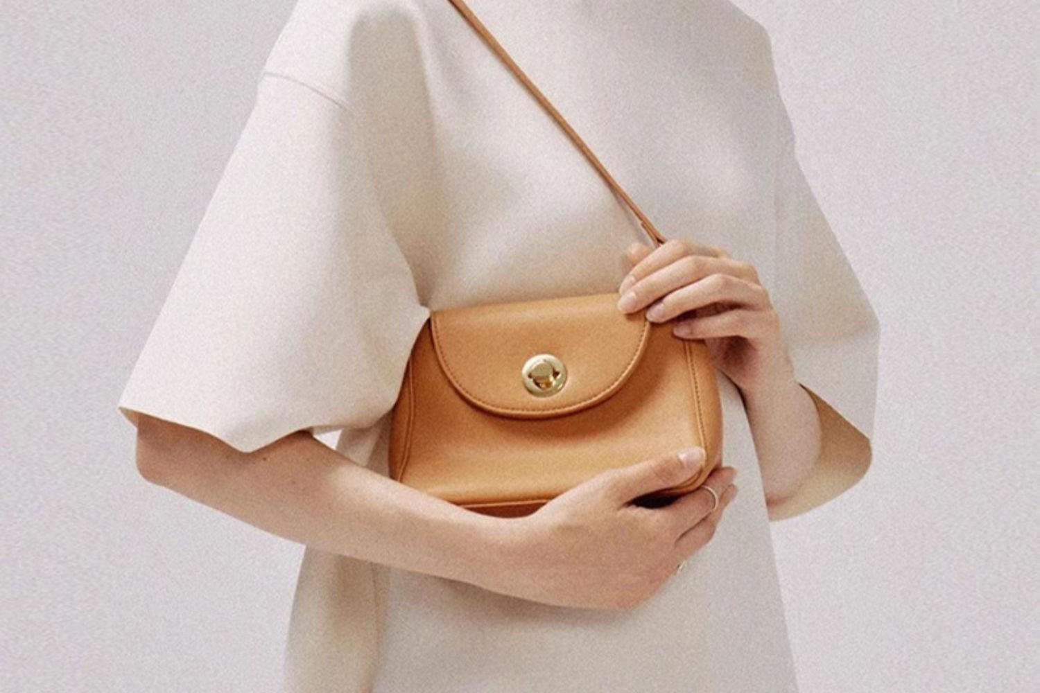 Túi đeo chéo nữ da vân cá sấu phong cách mới, kiểu gối ôm sát nách, kích thước 19×7.5×14 cm — sữa cam chi tiết 2