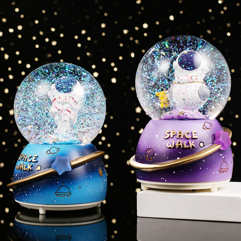 New astronaut crystal ball astronaut music box boy holiday gift home decoration ornaments resin gift