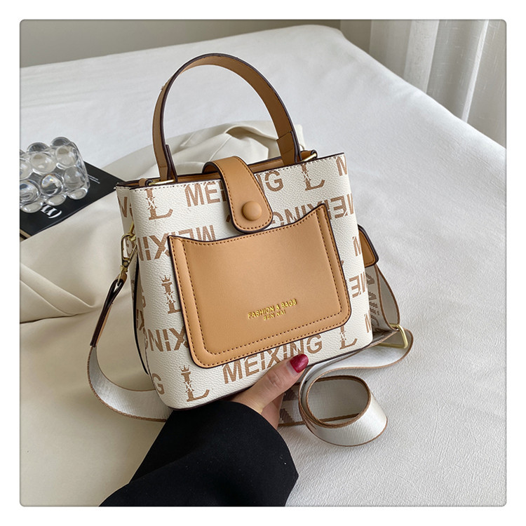2023 Autumn New Live Broadcast Good Large Capacity Women's Single Shoulder Crossbody Bag Letter Retro Wide Shoulder Strap Bag for Women_voghion.com