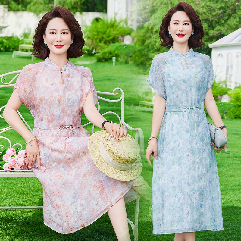 Летнее элегантное платье из ледяного шелка с короткими рукавами для мамы, новый стиль 2025 года, летняя юбка с короткими рукавами для женщин среднего и пожилого возраста 40 и 50 лет.