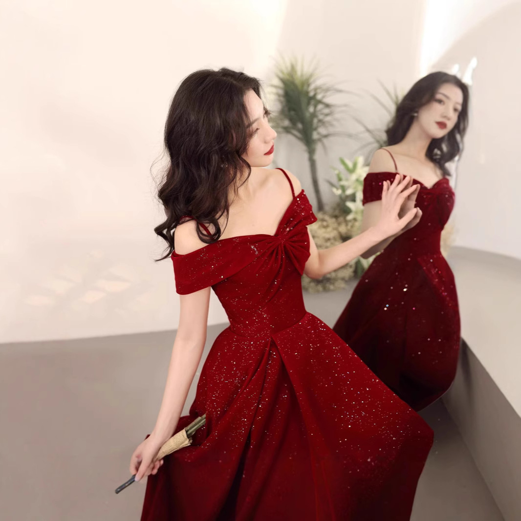 2025 Red Dress for Women, Elegant and Petite, Slimming, Light Luxury, Off-Shoulder Strap, Bride's Homecoming Toast Dress