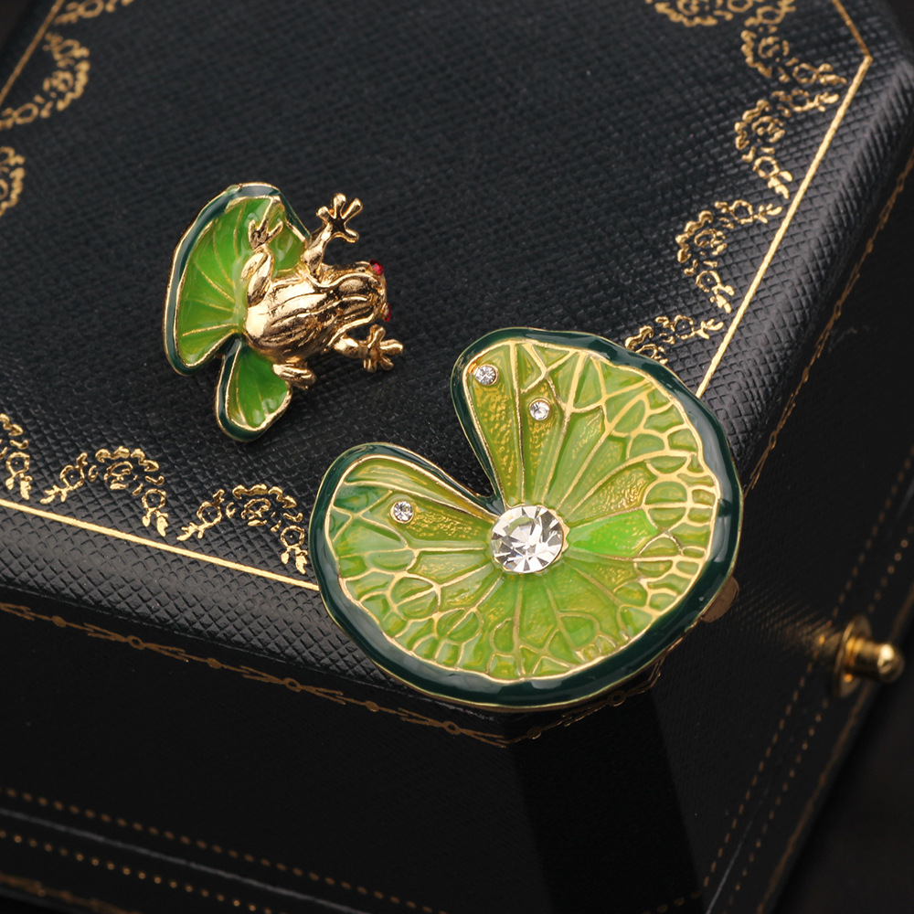 Fashion Pin Women's High-end Lotus Leaf Cute Brooch Collar Pin Buckle Anti-glare Corsage Fresh Frog Accessories Small Franc