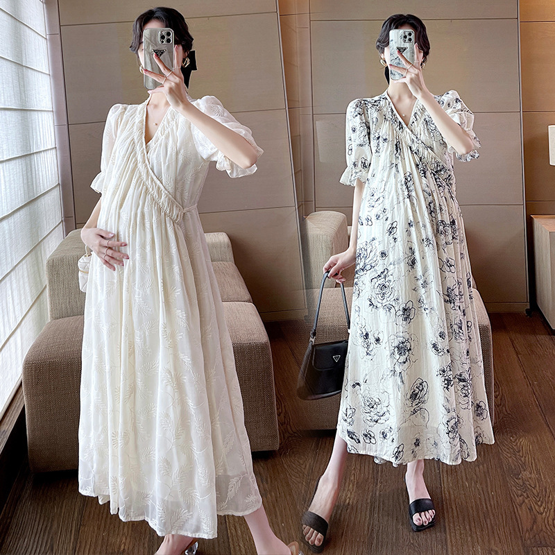 Real Shot of Fashionable Summer New Loose French Retro Niche Long Skirt Elegant Bottoming V-Neck Floral Maternity Dress