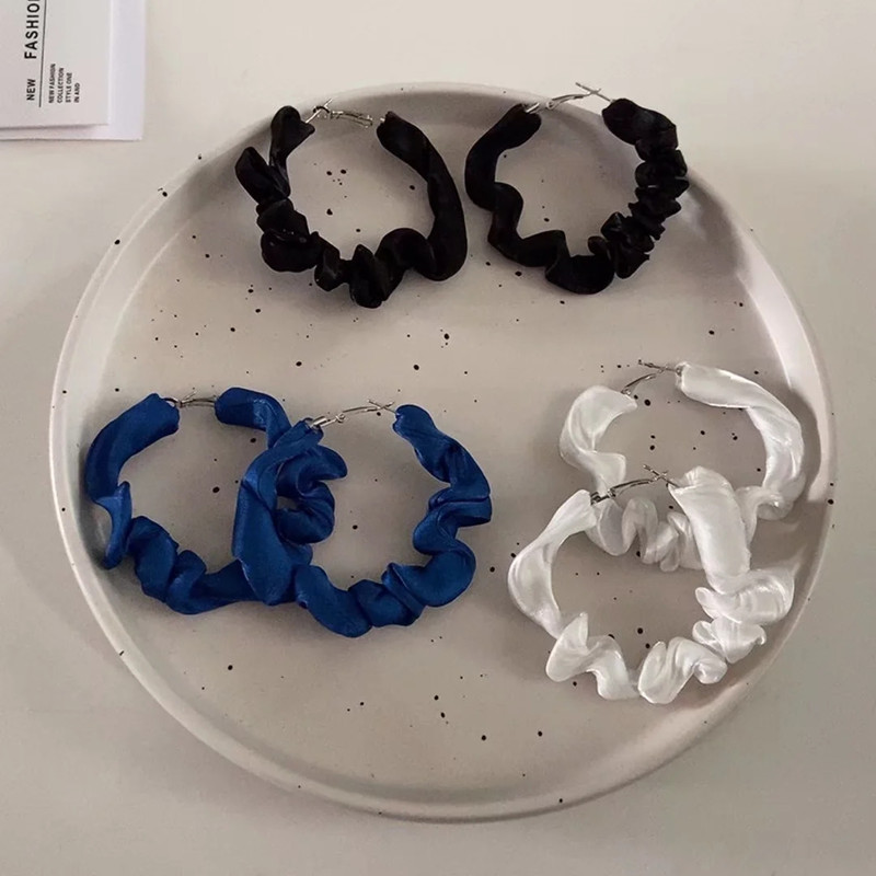 Pendientes de círculo irregular nuevo diseño de nicho de moda sentido Otoño e Invierno pendientes de alto grado de lujo de luz pendientes de celebridades de Internet