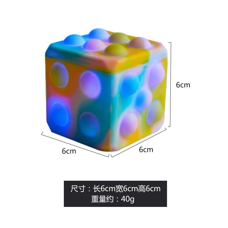 램프가있는 컬러 주사위