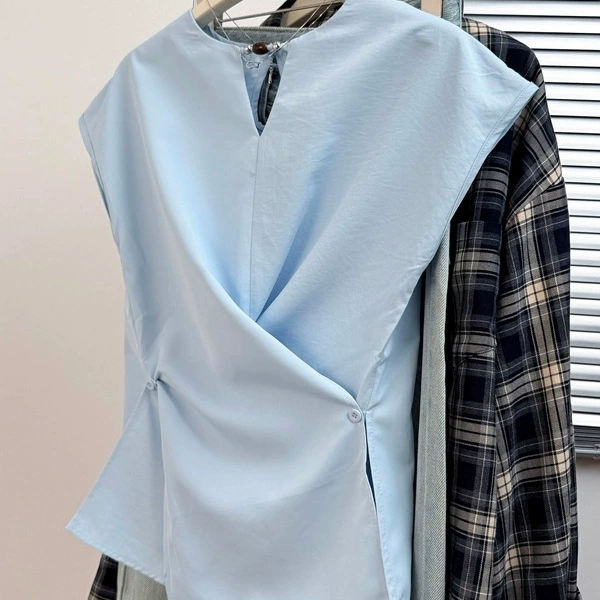 Модная рубашка больших размеров с завышенной талией и короткими рукавами для женщин, лето 2025, новый утягивающий топ с асимметричным подолом