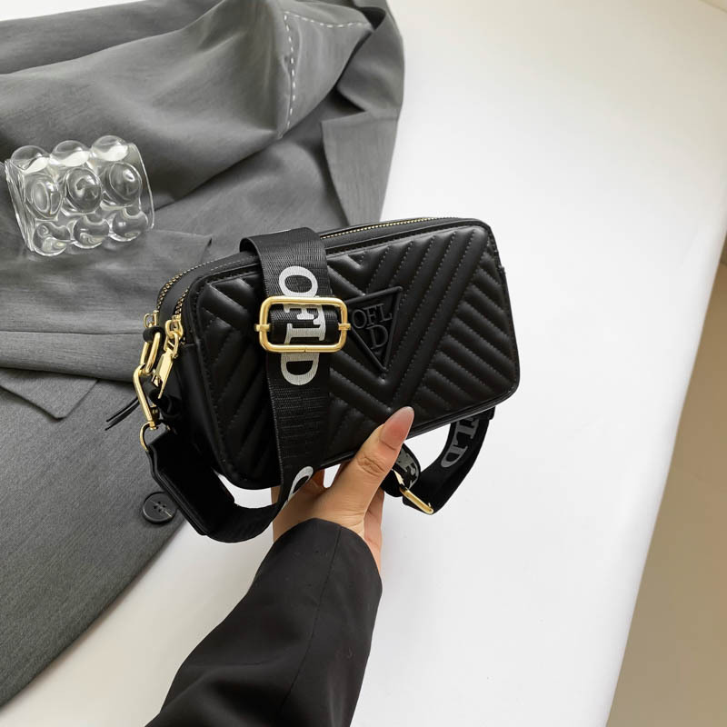 Comercio exterior transfronterizo bolso cuadrado pequeño de un solo hombro europeo y americano 2024 nuevo bolso femenino de moda de otoño bolso de cámara de mensajero casual de todo fósforo