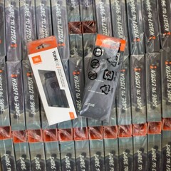 JBL Tune T110 に適した外国貿易ホットセール、1 台のマシン、1 つのコード、インイヤーステレオ携帯電話ワイヤー制御マイクヘッドセット