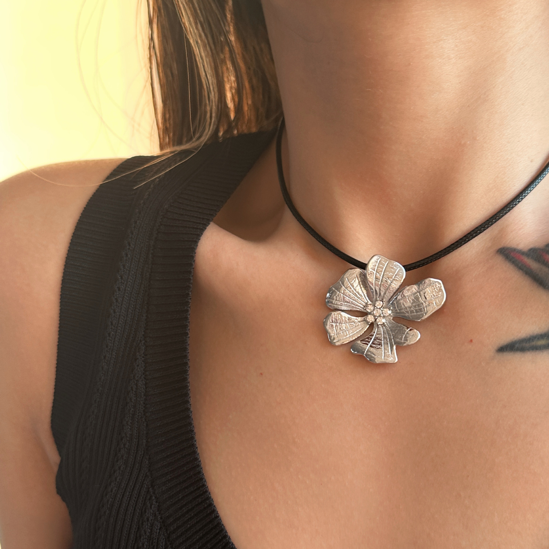 304 Stainless Steel, Titanium Steel Pendant Material Zircon Inlay Material Wholesale Jewelry Retro Flower Leather Rope Titanium Steel Zircon 18K Gold Plated Plating Inlay Pendant Necklace