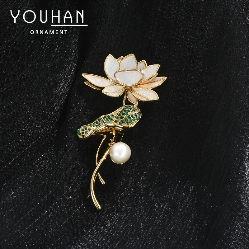 Japón y Corea de la moda elegante broche de flor de loto creativo esmalte pintado al óleo adornamiento abrigo de brisa suéter accesorios cardigan