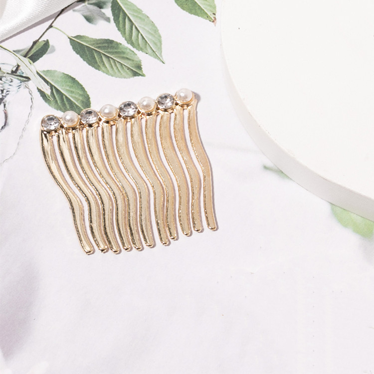 Nueva moda peine para el cabello accesorios para el cabello estilo ins femenino SIETE DIENTES con incrustaciones de metal perla tapón para el cabello simple antideslizantes Bangs peine de horquilla