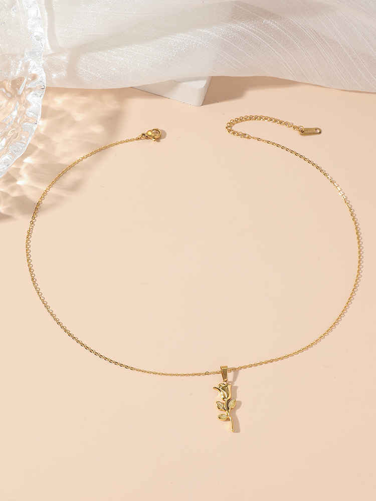 Daily Occasion 304 Stainless Steel Material Rose Pattern PVD Coated Real Gold Plated 18K Gold Rose 304 Stainless Steel Sweet Waterproof Non Tarnish 304 Stainless Steel Pendant Necklace