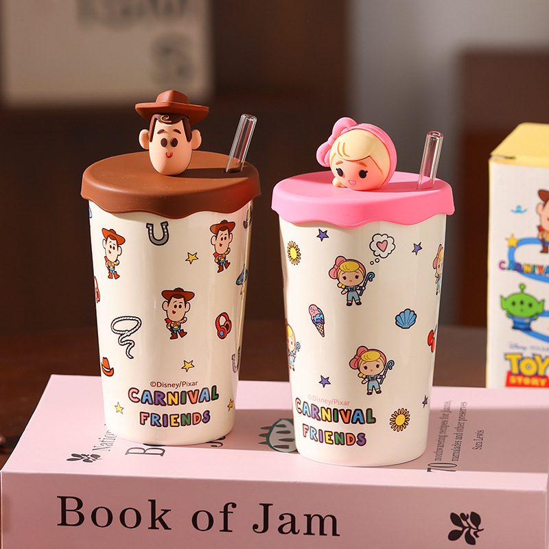 Toy Story de dibujos animados con tapa de taza de agua de cerámica taza de paja de gran capacidad taza de café de pareja creativa de alto valor nominal