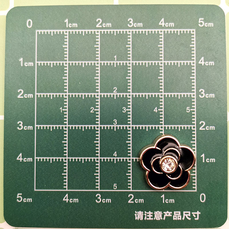 Temperamento de moda blanco y negro pequeño viento fragante cuatro hojas accesorios de plástico corazón de melocotón DIY pinzas de cabello material de ropa de correa