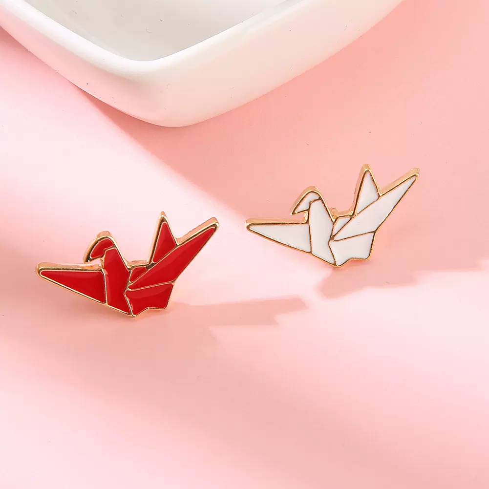 易烊千玺千纸鹤胸针 肖战祝福许愿望徽章 贸易衣领针包包徽章配饰