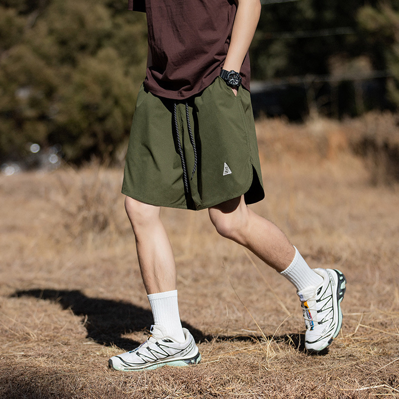 Hanlu Men's Embroidered Outdoor Functional Loose Shorts with Arc-Shaped Hem Slit Design, Sports Casual Five-Point Pants