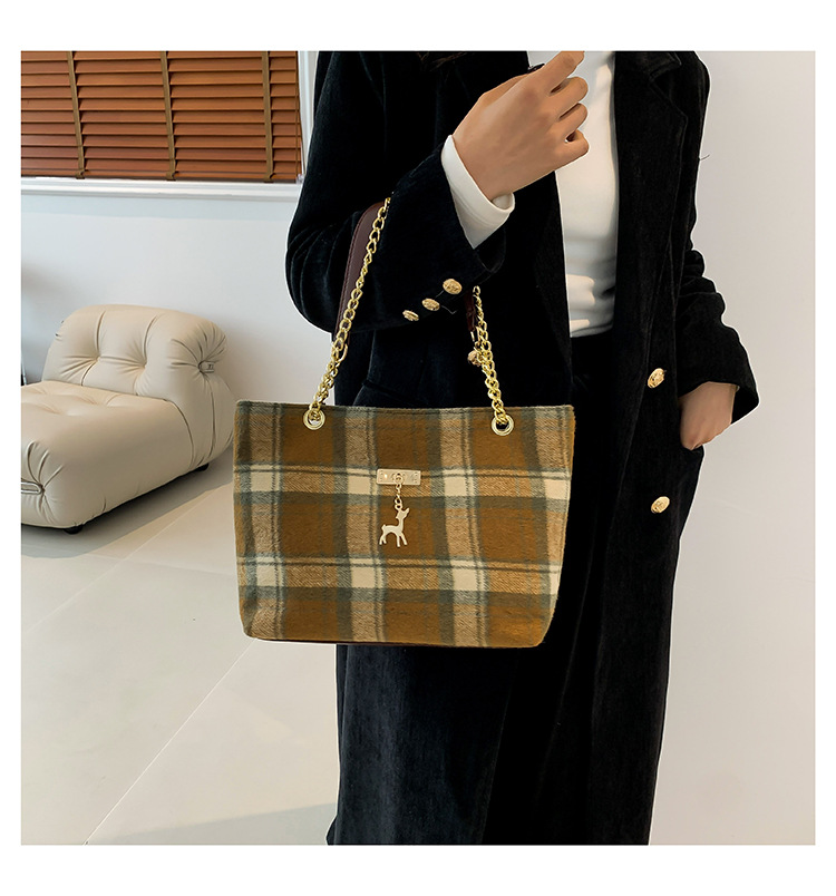 Fashionable woolen trendy striped deer bag for women, new autumn 2024 collection, chain niche single-shoulder crossbody bag undefined