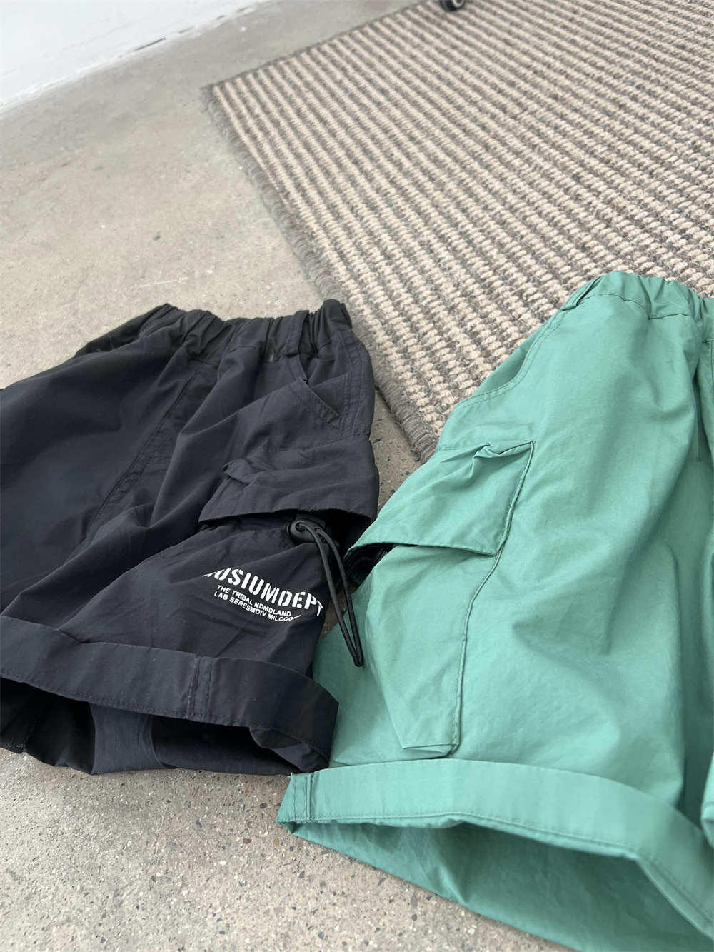 Sommerbørns amerikansk stil store lommer tynde arbejdsshorts til mænd og kvinder, løse snøreshorts, street glatte bukser_voghion.com