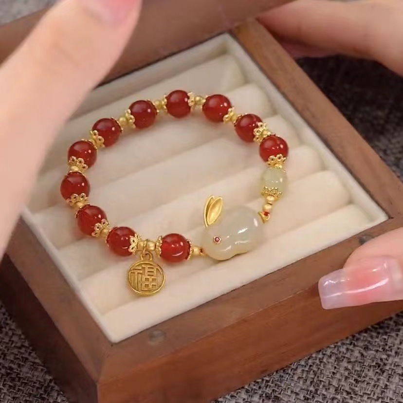复制_现货玉兔手链福牌情侣手绳中式古风手环节日.jpg