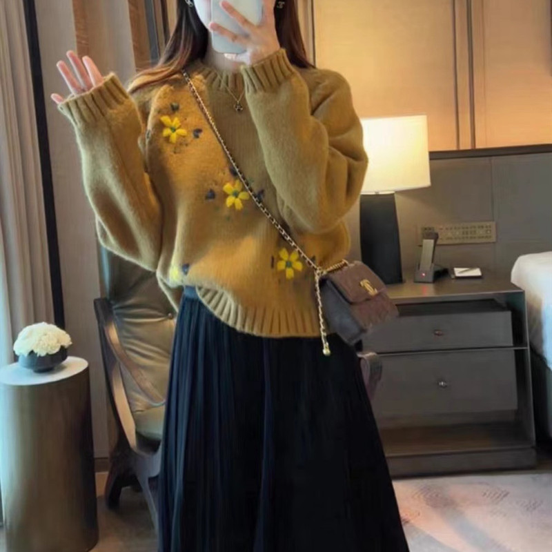 2025秋装新款花朵刺绣圆领套头长袖针织衫毛衣女秋冬宽松女装上衣|undefined