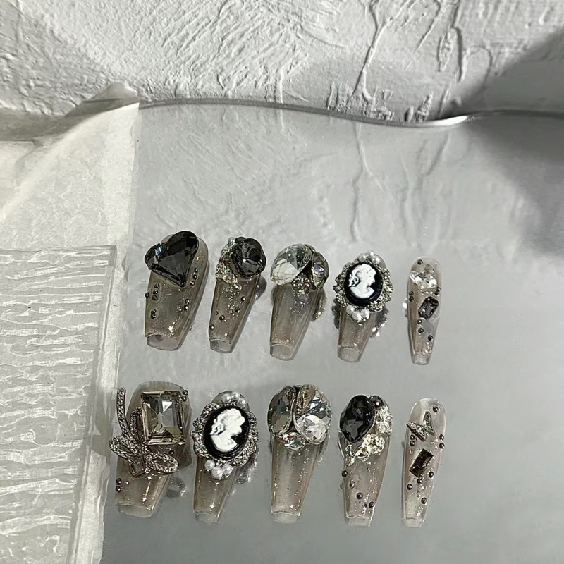 Hand-worn Nails, High-end Gray Full-diamond Sparkling Manicure, Removable Heart Square Diamonds, Accessible Luxury Fake Nails