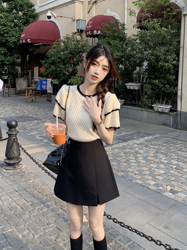 French-style niche design crew neck knit shirt high-waisted black skirt pants for women summer fashion
