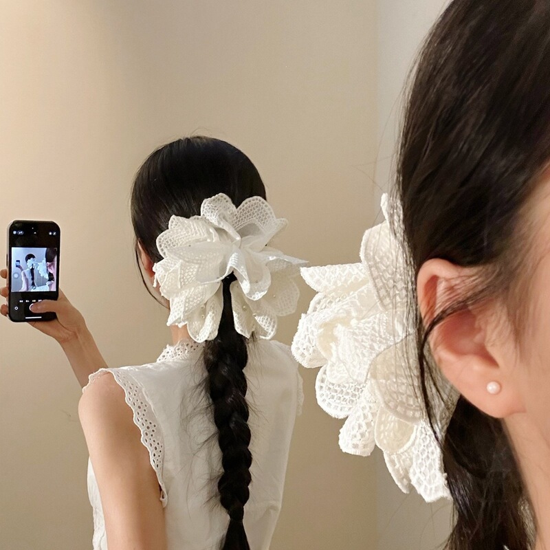 French-Style White Floral Lace Pearl Ponytail Clip for Women, High-End, Gentle, Versatile Hair Accessory for the Back of the Head