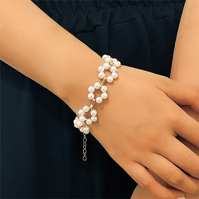 Fashion Flower Braided Pearl Bracelet display picture 2