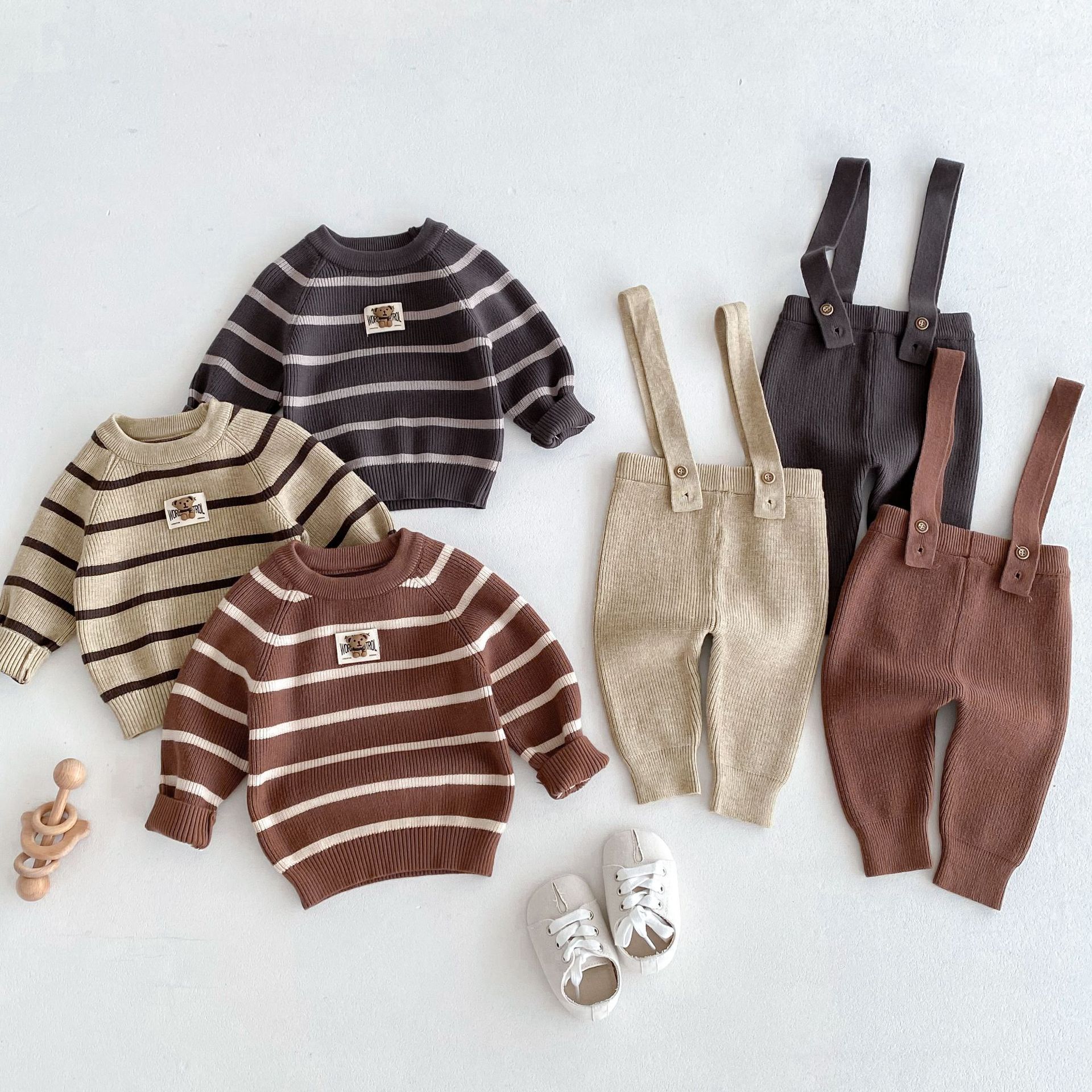 Korean style autumn/winter new children's clothing, infant and toddler appliqué striped long-sleeved pullover overalls knit two-piece set