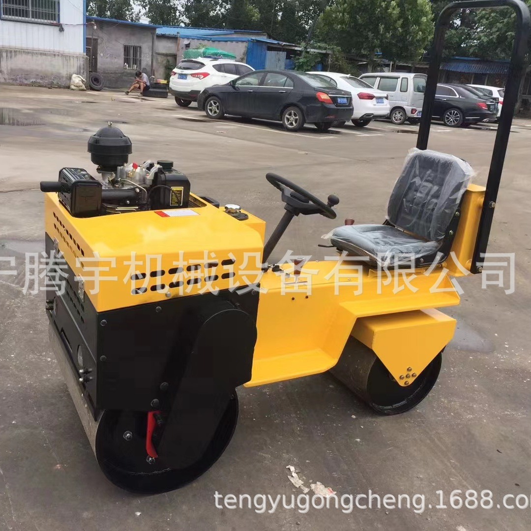 厂家批发小型振动压路机 坐驾式柴油压路机 双钢轮压路机