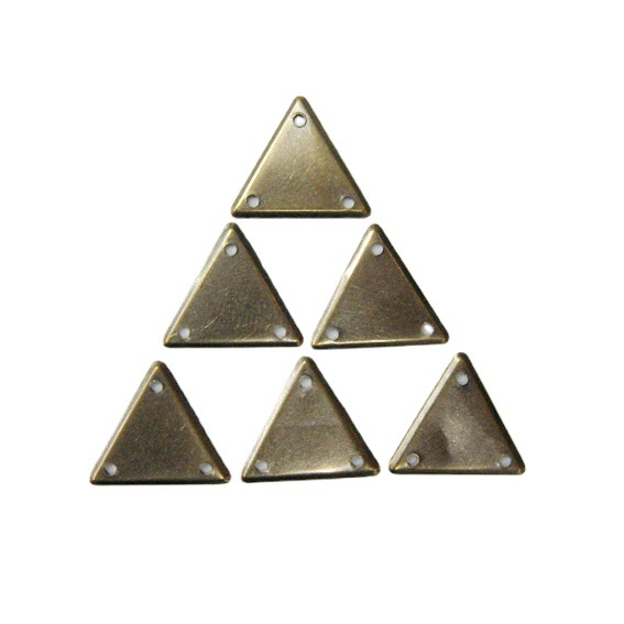厂家直销服装辅料金属片 广州批发三角形金属铜片等服装辅料