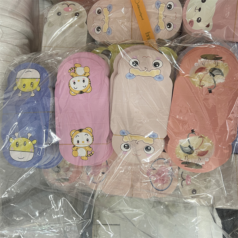 毛巾對摺卡頭卡通卡片浴帽毛巾方巾吊牌紙卡有孔彩卡髮夾封口卡紙