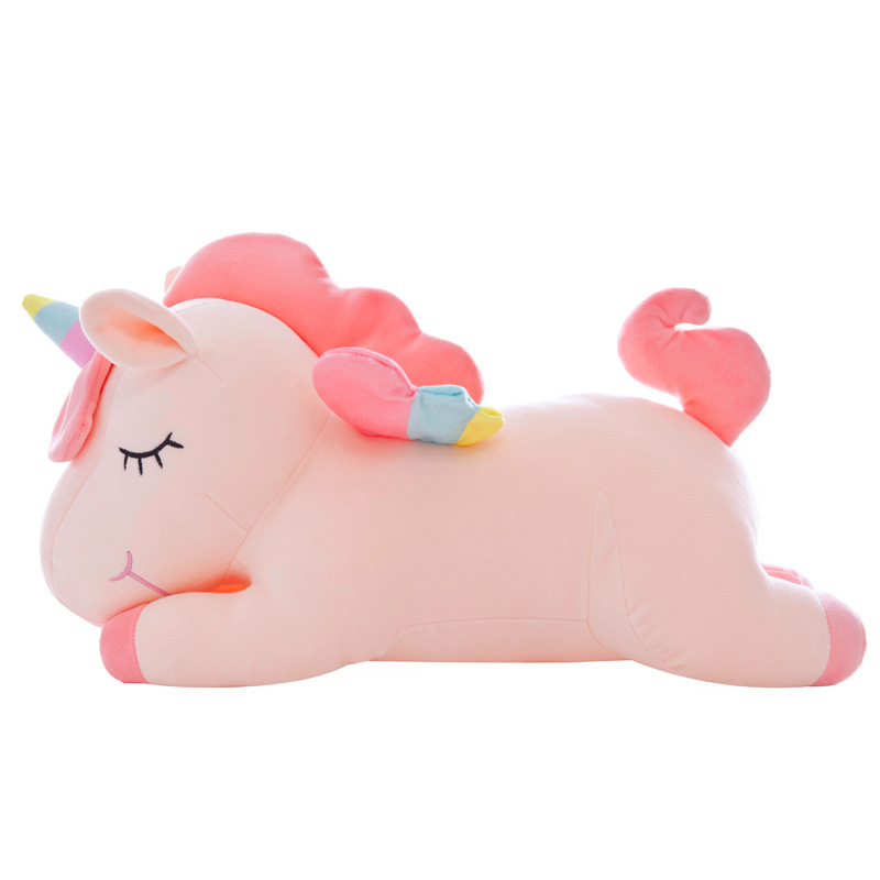 新しい虹のユニコーンのぬいぐるみの夢の腹ばいの小さい飛馬の人形の子供の誕生日のプレゼントは枕の子供を抱いています。|undefined
