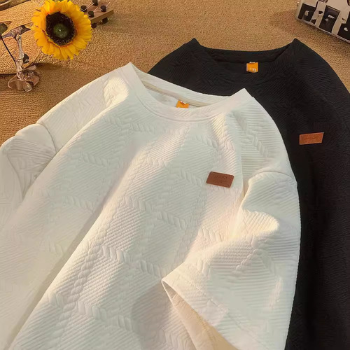 American-style versatile trendy short-sleeved men's summer design-focused niche t-shirt top with a sophisticated vibe, featuring five-quarter sleeves from a trendy brand.