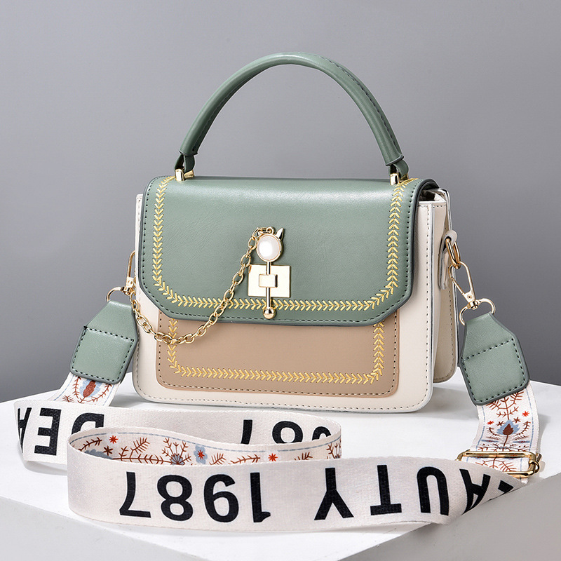Women's Bag 2023 Spring/Summer New Handheld Crossbody Single Shoulder Bag Color Matching Style Lock Buckle Internet Popular Popular Girl Bag Versatile Women's Bag 2023 Spring/Summer New Handheld Crossbody Single Shoulder Bag Color Matching Style Lock Buckle Internet Popular Popular Girl Bag Versatile