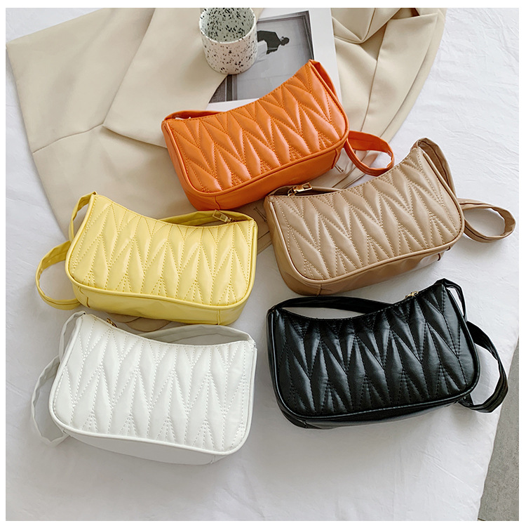 Women's Pu Leather Solid Color Fashion Embossing Square Zipper Crossbody Bag display picture 5