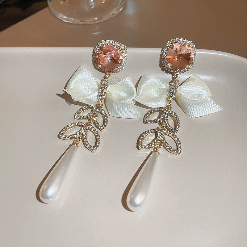 Серьги, серебряная игла 925, жемчужина и циркон floral ретро европейский стиль, лёгкий 0.036 кг
