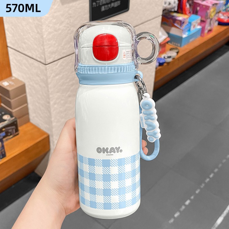 Taza de aislamiento térmico para niñas de alto valor facial, taza de agua de paja de gran capacidad, 2026 nuevo tipo de taza de aislamiento infantil especial para estudiantes escolares