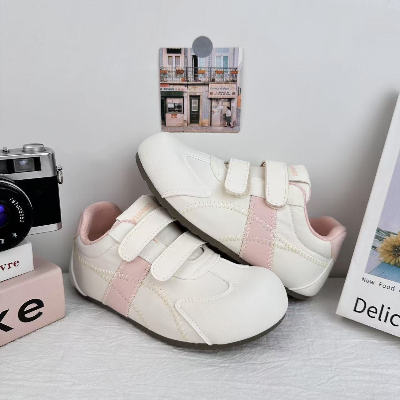 Zapatos de entrenamiento de mujeres Yuan Bode 2025, nuevos zapatos de suela delgada de verano, zapatos de bolsillo, zapatos de cabeza grande, horribles y bonitos.