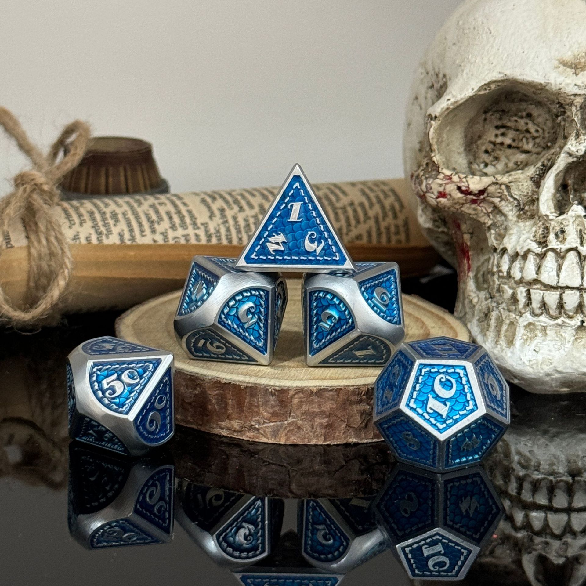 Dados de metal dnd dragón y mazmorras juego de mesa juego de dados sólidos trpg running ground poliedro cromado