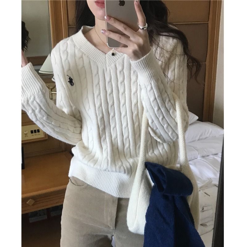 Japanese Retro V-Neck Cable Knit Sweater for Women, Loose Fit for Autumn and Winter, Lazy Soft Spring and Autumn Base Knit Short Sweater